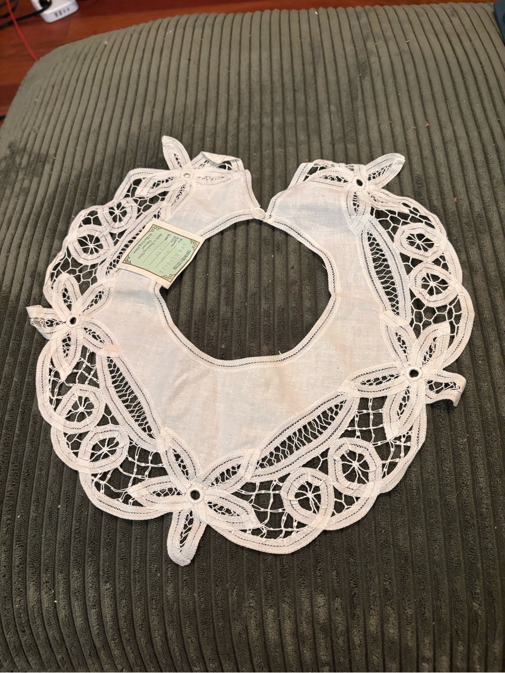white cotton Battenberg lace collar